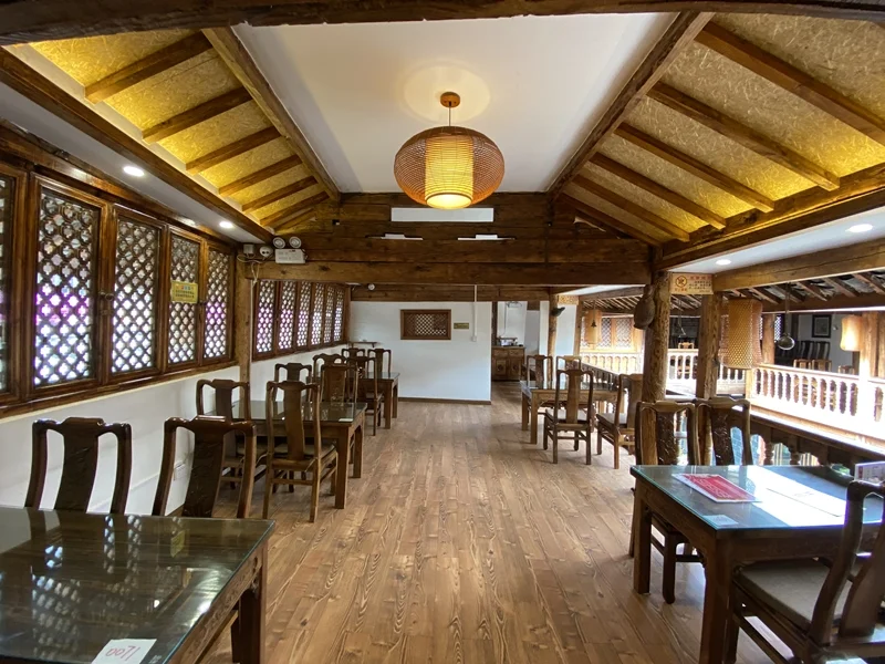 店内二楼全景